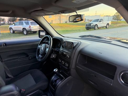 Used 2017 Jeep Patriot Sport image 27