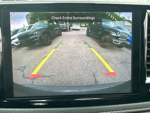 Certified 2023 Chrysler Pacifica Touring FWD image 15