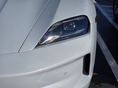 New 2026 Porsche Taycan GTS image 12