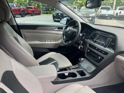 Used 2015 Hyundai Sonata SE w/ Option Group 09 FWD image 15