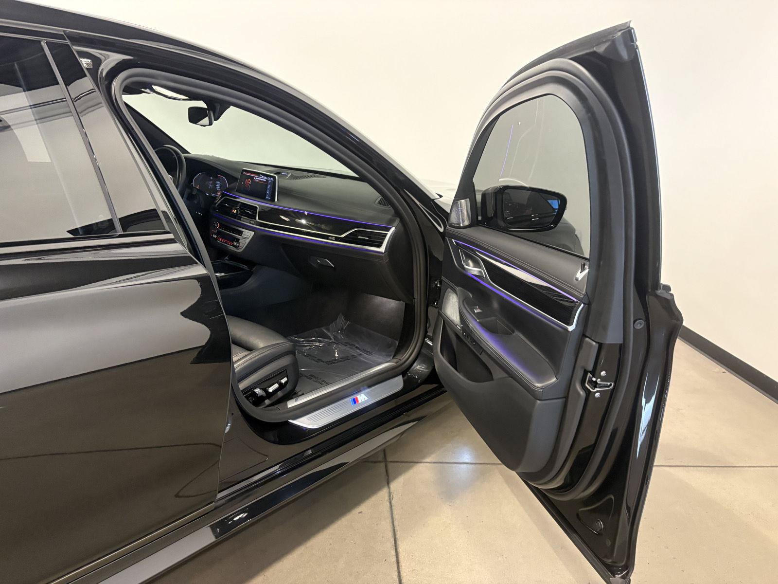 Used 2022 BMW 750i xDrive w/ Executive Package AWD/4WD image 51