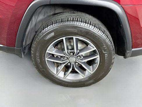 Used 2017 Jeep Grand Cherokee Limited AWD/4WD image 36