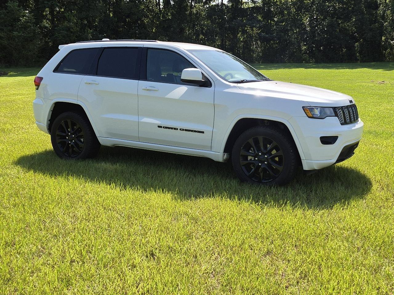 Used 2022 Jeep Grand Cherokee Laredo X RWD image 12