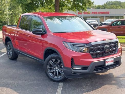 Used 2025 Honda Ridgeline Sport image 2