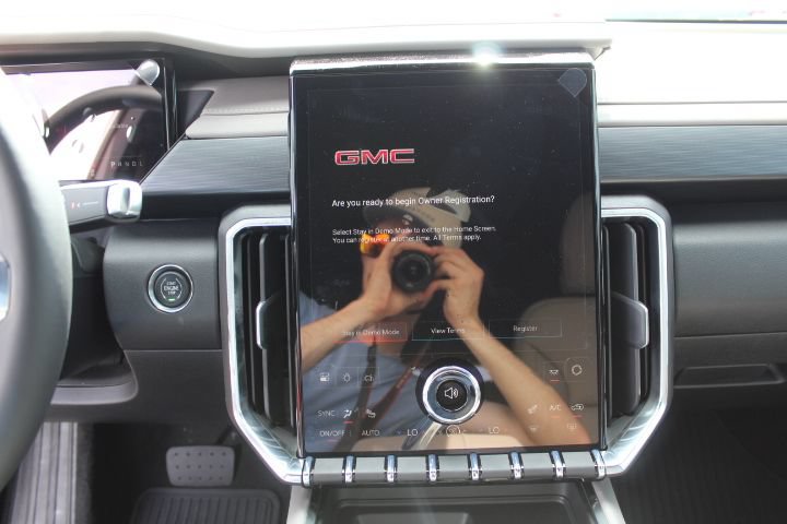 New 2026 GMC Acadia Elevation w/ Elevation Premium Package FWD image 15