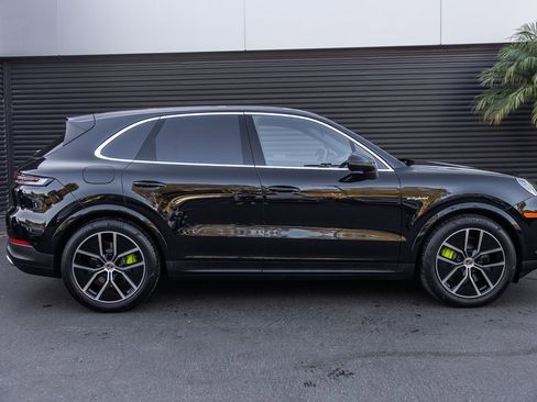Certified 2025 Porsche Cayenne E-Hybrid image 10