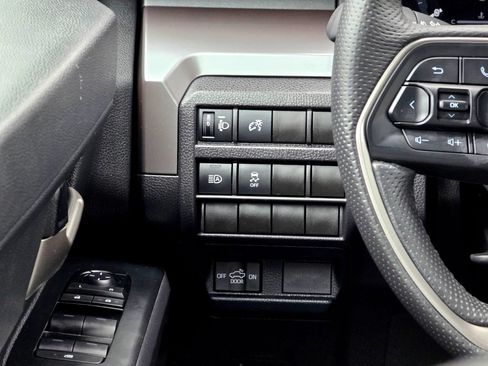Used 2025 Toyota Tacoma TRD Off-Road AWD/4WD image 32