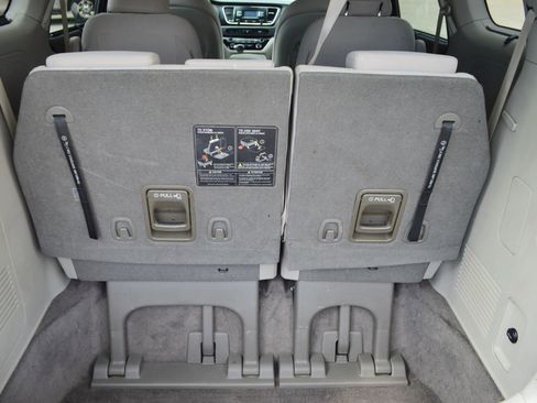 Used 2016 Kia Sedona LX w/ LX Convenience Package FWD image 21