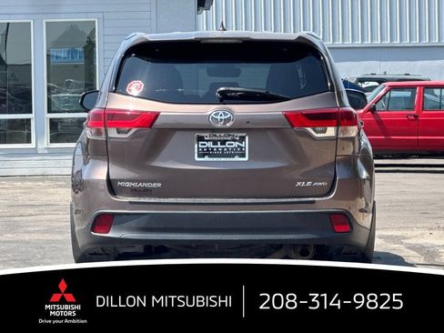 Used 2018 Toyota Highlander XLE AWD/4WD image 5