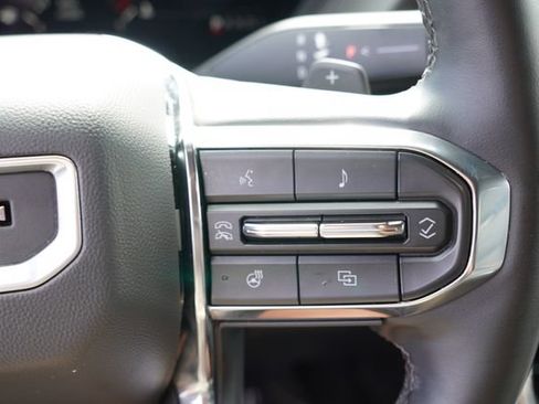 Used 2025 GMC Yukon XL Denali AWD/4WD image 36