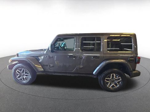 Used 2025 Jeep Wrangler Unlimited Sahara AWD/4WD image 10