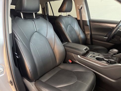 Used 2021 Toyota Highlander Limited image 39
