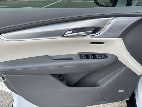 Used 2022 Cadillac XT5 Premium Luxury w/ Technology Package AWD/4WD image 27