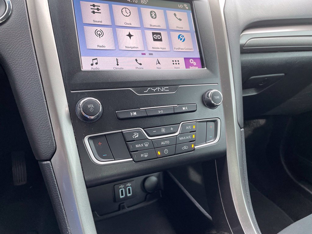 Used 2019 Ford Fusion SE FWD image 17