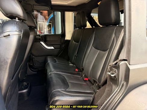 Used 2017 Jeep Wrangler Unlimited Sahara w/ Dual Top Group AWD/4WD image 25