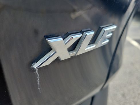 Used 2019 Toyota RAV4 XLE w/ Convenience Package FWD image 8
