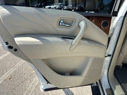 Used 2017 INFINITI QX80 4WD w/ Deluxe Technology Package image 30