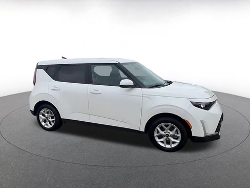 Used 2025 Kia Soul LX w/ LX Technology Package image 2