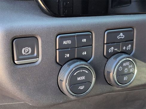 Certified 2022 Chevrolet Silverado 1500 LT Trail Boss w/ Convenience Package II image 17