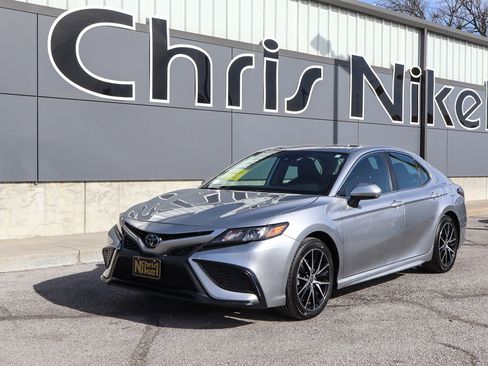 Used 2024 Toyota Camry SE image 1