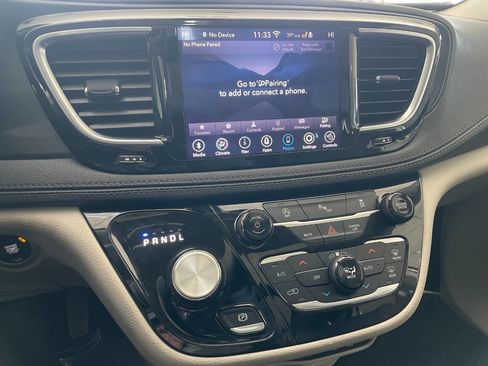 Used 2020 Chrysler Pacifica Limited image 36