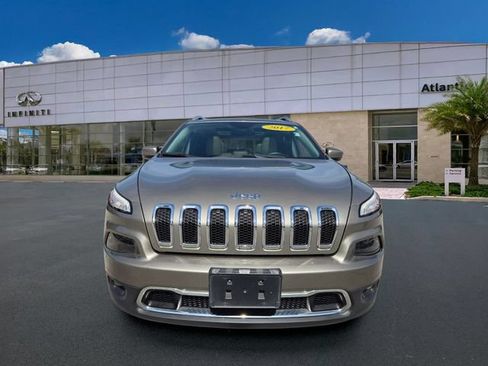 Used 2017 Jeep Cherokee Limited AWD/4WD image 3