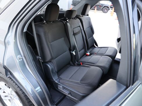 Used 2023 Ford Explorer XLT image 31