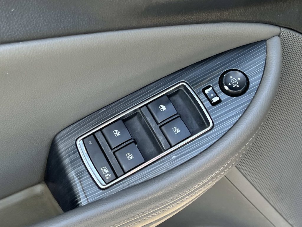 Used 2018 Chevrolet Impala LT w/ LT Convenience Package FWD image 13