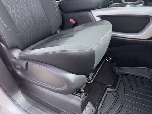 Used 2018 Nissan Titan SV w/ SV Convenience Package AWD/4WD image 34