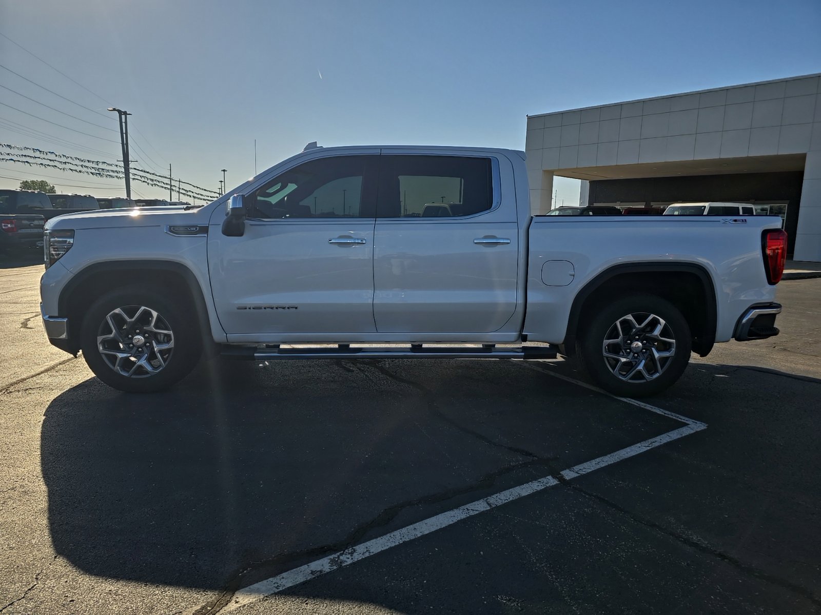 Used 2023 GMC Sierra 1500 SLT w/ SLT Premium Package AWD/4WD image 6