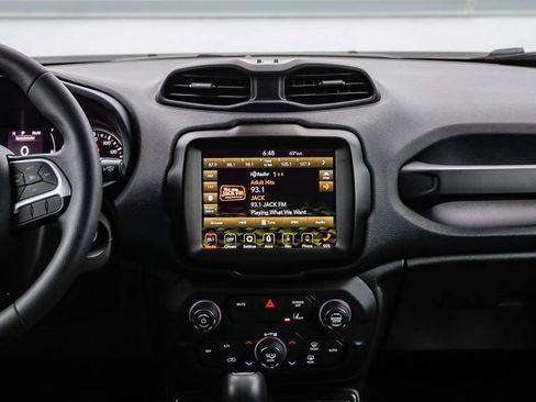 Used 2023 Jeep Renegade Latitude AWD/4WD image 16