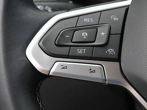 Used 2022 Volkswagen Taos SEL AWD/4WD image 17