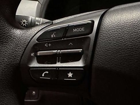 Used 2023 Hyundai Kona SEL AWD/4WD image 26