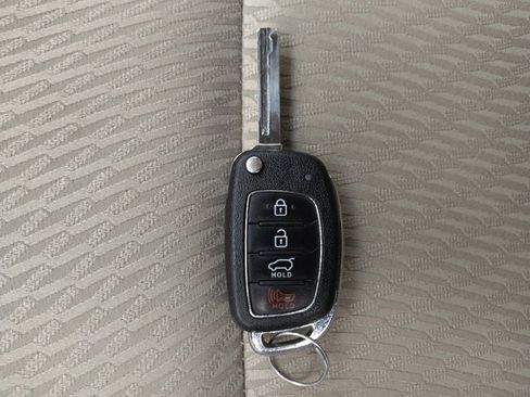 Used 2018 Hyundai Santa Fe SE FWD image 32