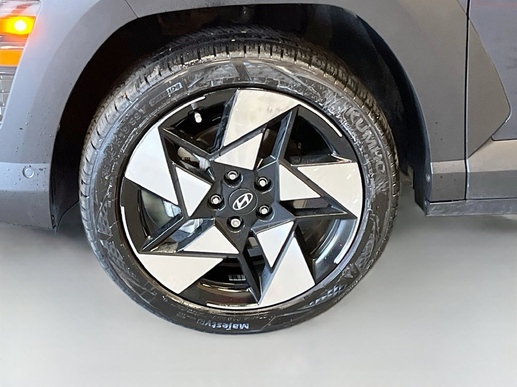Used 2025 Hyundai Kona Limited AWD/4WD image 32