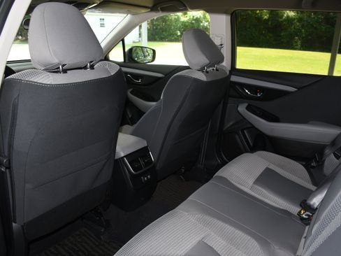 Used 2022 Subaru Outback Premium image 16
