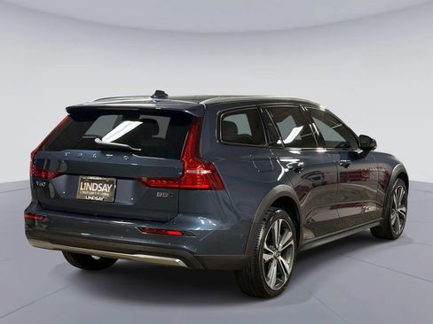 Used 2023 Volvo V60 B5 Cross Country Plus w/ Climate Package AWD/4WD image 10
