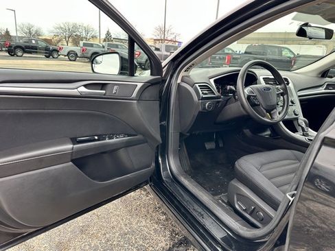Used 2015 Ford Fusion SE image 9