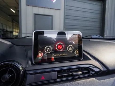 Used 2016 MAZDA MX-5 Miata Club image 21