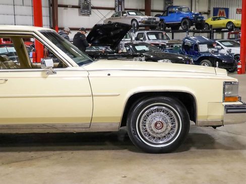 Used 1986 Cadillac Brougham Brougham image 11