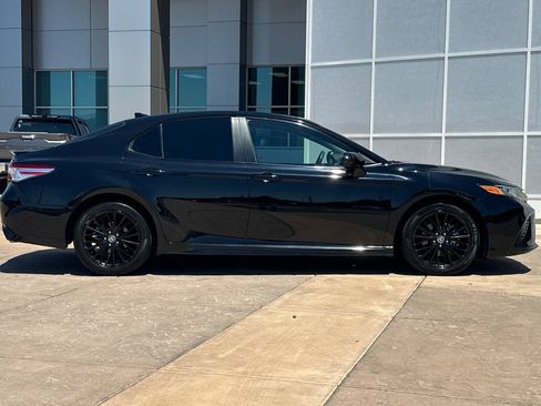 Certified 2020 Toyota Camry SE FWD image 3
