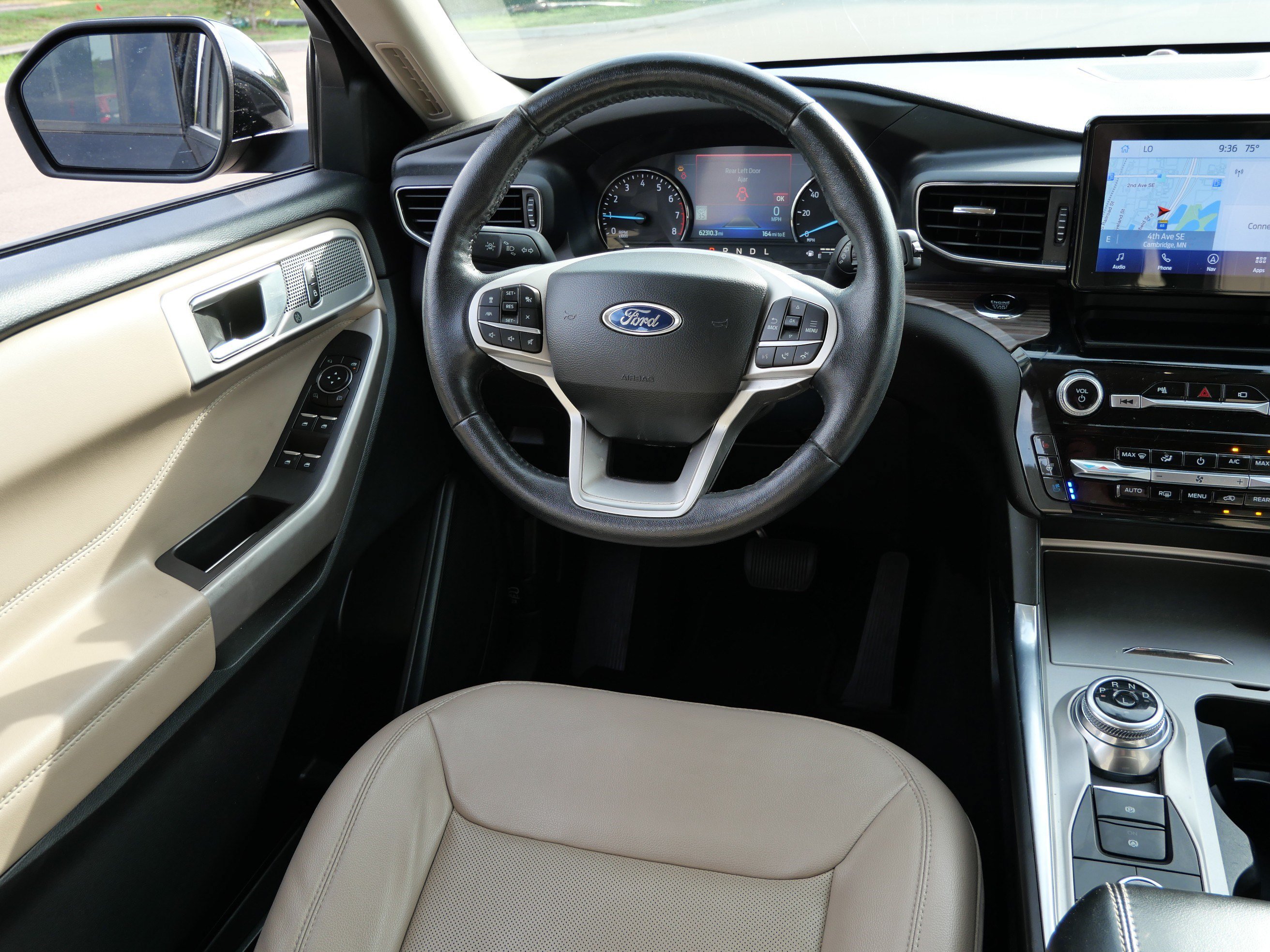 Used 2023 Ford Explorer Limited AWD/4WD image 9