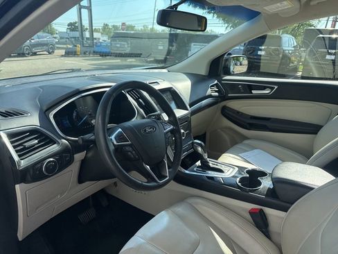 Used 2018 Ford Edge Titanium FWD image 16