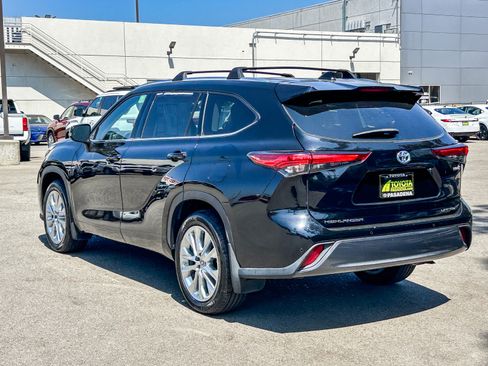 Used 2023 Toyota Highlander Limited FWD image 8