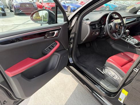 Used 2024 Porsche Macan w/ Premium Plus Package AWD/4WD image 7
