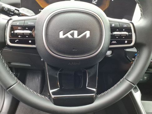 Certified 2025 Kia Sorento EX image 15