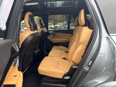 Used 2017 Volvo XC90 T6 Momentum w/ Vision Package image 15