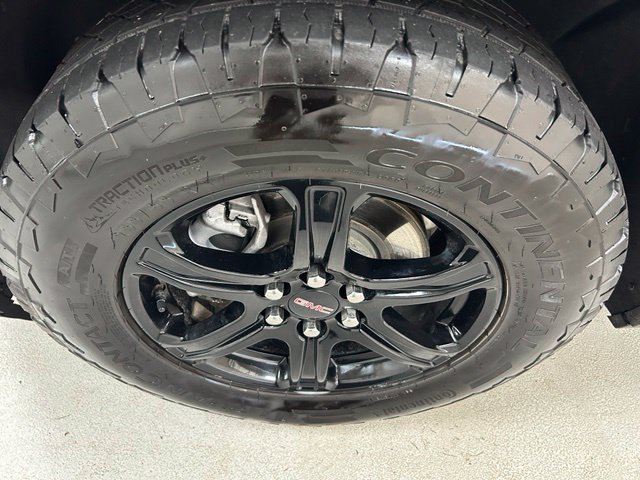 Used 2022 GMC Acadia AT4 w/ Technology Package AWD/4WD image 9