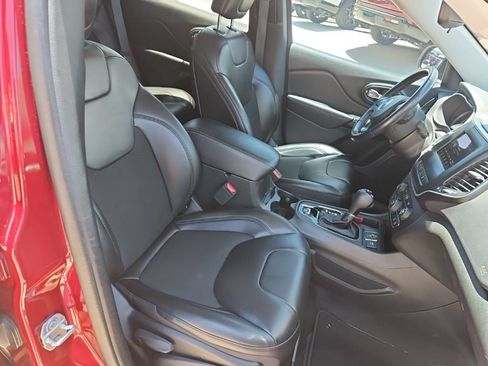 Used 2021 Jeep Cherokee Latitude Plus FWD image 25