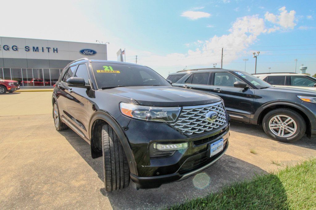 Used 2021 Ford Explorer Platinum w/ Equipment Group 601A AWD/4WD image 2